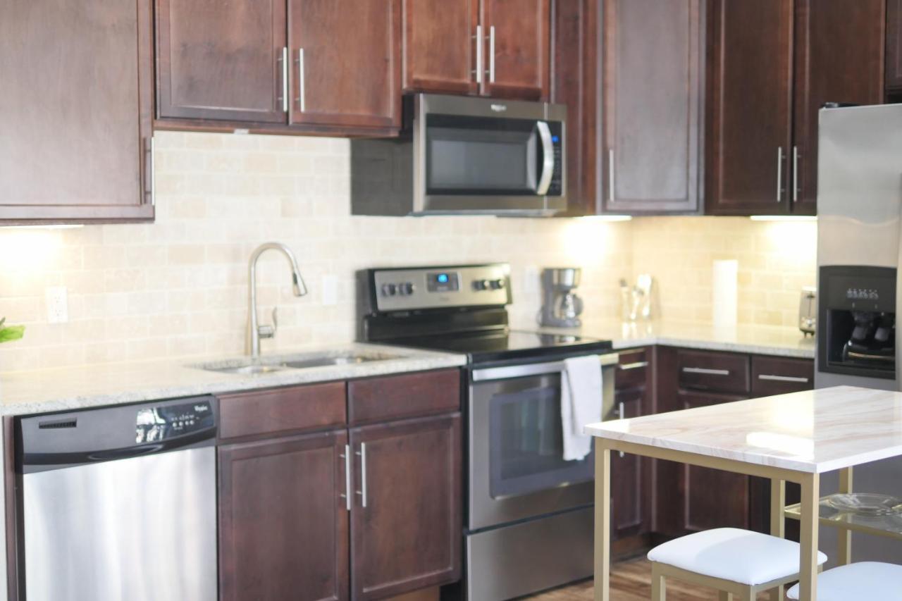 Urban Oasis Your Perfect Getaway In The Heart Of Downtown! Apartment Houston Exterior photo
