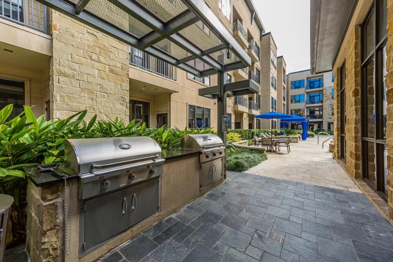 Urban Oasis Your Perfect Getaway In The Heart Of Downtown! Apartment Houston Exterior photo