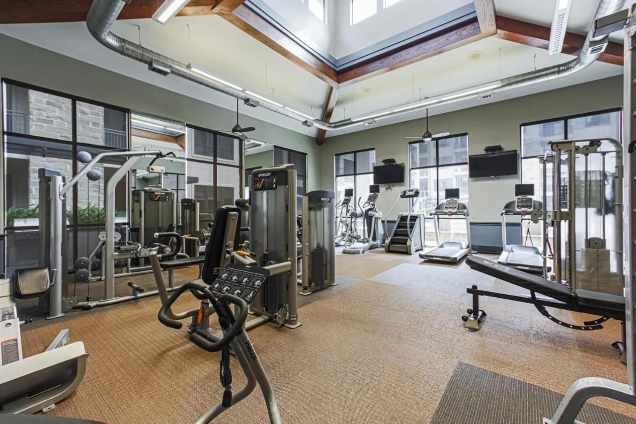 Urban Oasis Your Perfect Getaway In The Heart Of Downtown! Apartment Houston Exterior photo